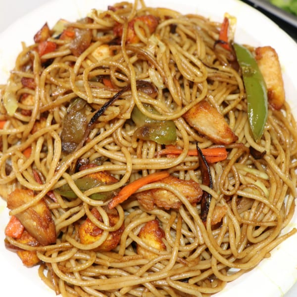 Close-up of Kebab & MO:MO's noodles with chicken, carrots, bell peppers, and snow peas.